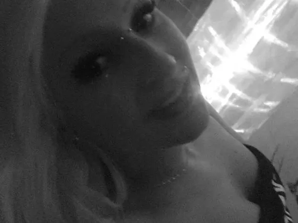 NikkiBlond21 image 0